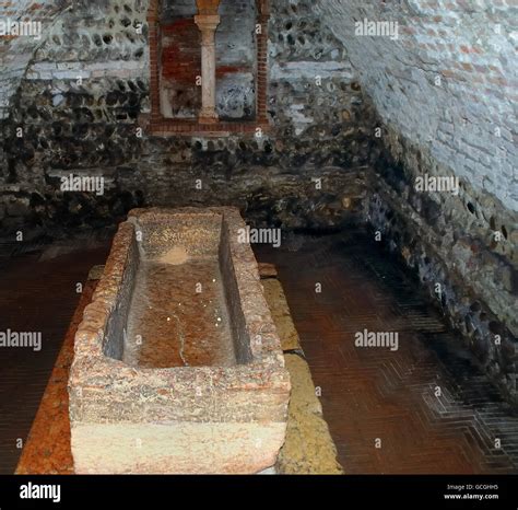 Tomb of romeo and juliet hi-res stock photography and images - Alamy