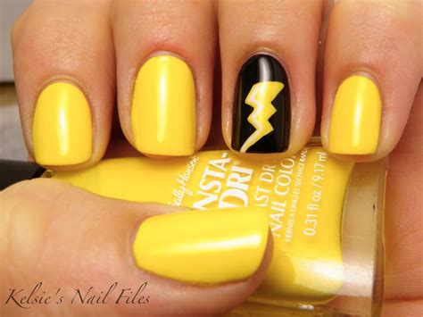 Beautiful Yellow Manicures That Are Bright Enough For Summer