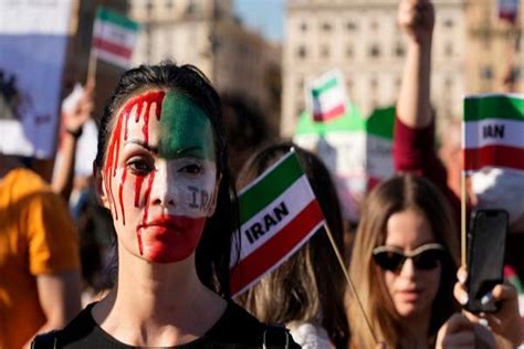 Il Regime Fanatico Religioso Ordina Alla Polizia Iraniana Di Sparare