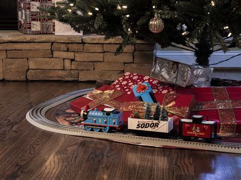 Thomas & Friends Christmas Freight LionChief Set with Bluetooth