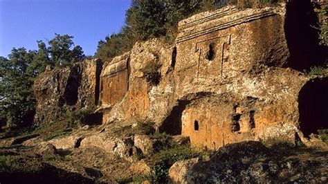 Torna la visita Castel d Asso la città e la necropoli etrusca di Axia