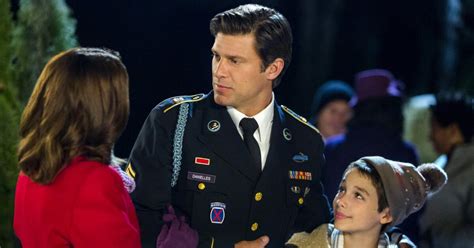 Greg Vaughan As Kyle On The Christmas Note