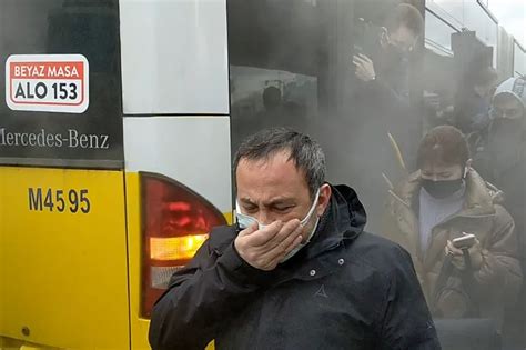 Son Dakika Stanbul Da Korkutan Metrob S Ar Zas Yolcular Tahliye