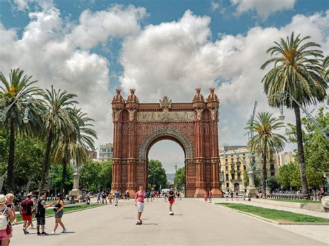 The Arc De Triomf Travelling In Barcelona Spain Great Architecture