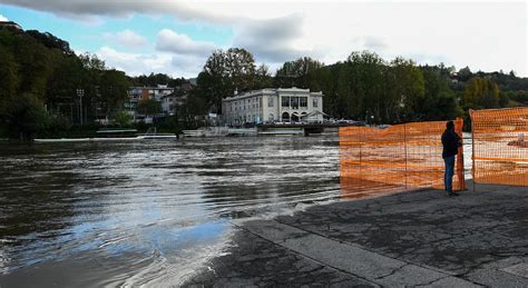 Maltempo Temporali A Torino Il Po Esonda In Centro Allerta Rossa In