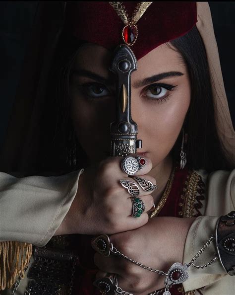 Armenian culture panosundaki Pin | Kızlar, Stil kıyafetler, Çizimler