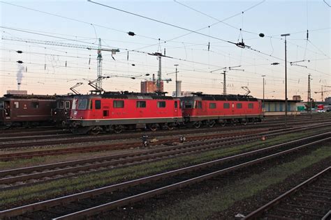 Durchfahrt am frühen Morgen des 31 07 2015 von SBB Cargo Re 4 4 11334