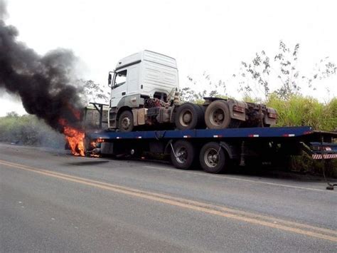 G Caminh O Placas Da Bahia Pega Fogo Na Br Em Cristin Polis