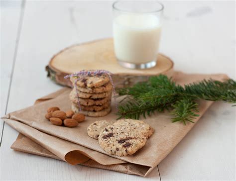 Cookies with Nuts and Chocolate - Nordic Food & Living