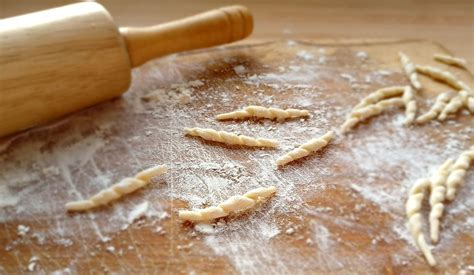 Le Trofie - Classic Pasta Twists from Liguria