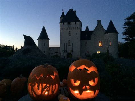 Octobre Au Novembre Le Chateau Du Rivau Se Met Lheure D