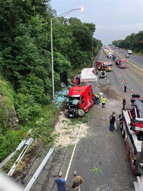 Crash of truck carrying plate glass caused big delays on I-95 in Greenwich