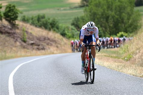 Vuelta a España 2022 Carapaz takes stage 14 victory as Evenepoel loses