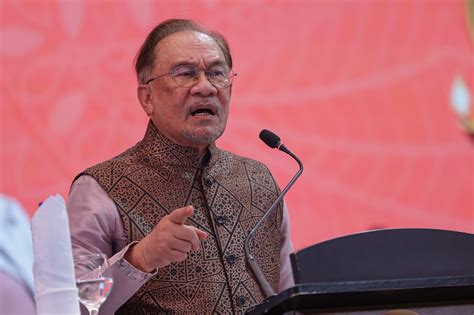 anwar calls pakistan afghan leaders  urge calm  border tensions