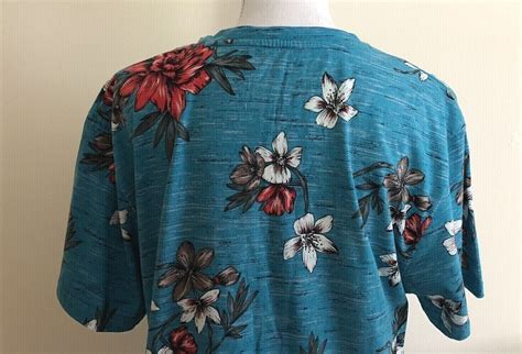 Day Age Women S Hawaiian T Shirt Large Blue With Red White Green