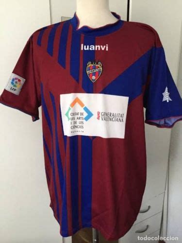 Levante Femenino Kits