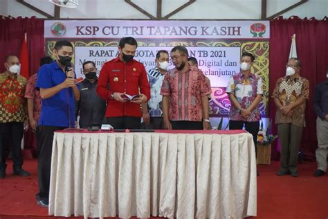 Bupati Kapuas Hulu Membuka Rapat Anggota Tahunan Ksp Cu Tri Tapang