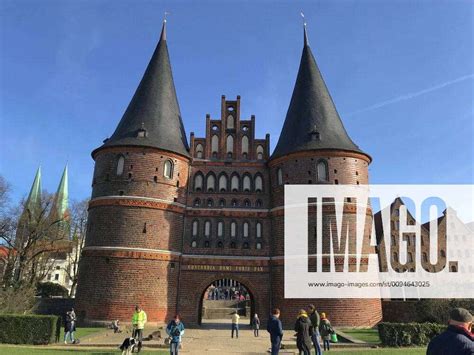 Das Holstentor Wahrzeichen Der Hansestadt Lübeck 31102019 The