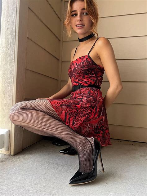 Like The Dresss Nudes TightsAndTightClothes NUDE PICS ORG