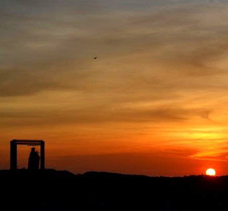 Por su parte el crepúsculo larense es contexto ideal para el monumento