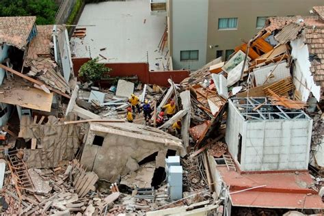 Derrumbe en Villa Gesell un muerto y más de 300 rescatistas en acción