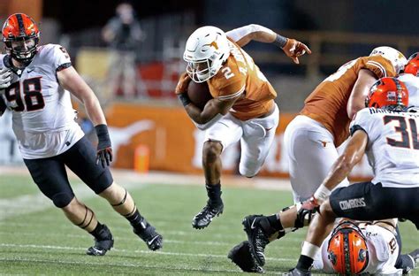 Roschon Johnson Committed To Rb For Rest Of Season At Texas