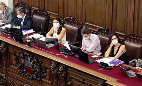 Convención Constitucional aprueba trabajar los sábados como día hábil