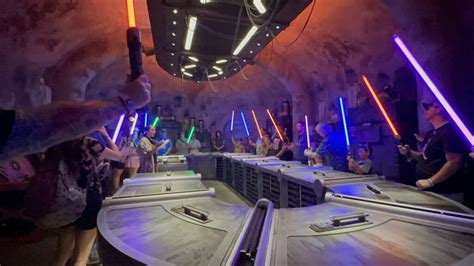 Savi S Workshop Handbuilt Lightsabers At Star Wars Galaxy S Edge Review Theme Park Professor