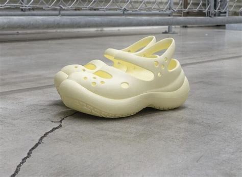 Crocs выпустили новые слипоны Phaedra