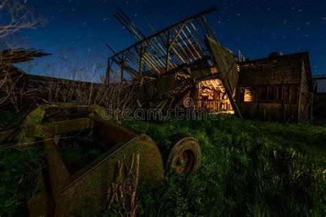 Night at an Abandoned Farm in California Stock Image - Image of house ...