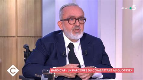 A Me R Vulse Dominique Farrugia En Col Re Dans C Vous Le