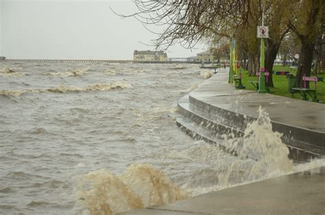 Quilmes bajo el agua la sudestada dejó impactantes imágenes en las