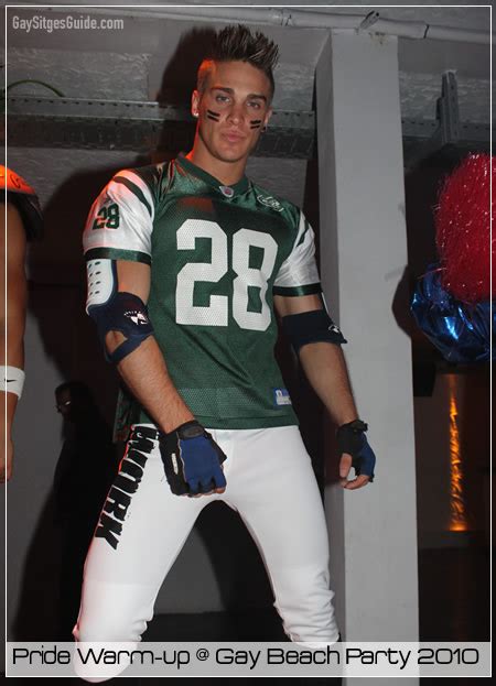 Fiesta En La Playa Gay Fiesta De Calentamiento Del Orgullo De Sitges