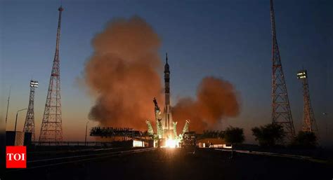 Earth Russia Says Damaged Soyuz Spacecraft Must Return To Earth