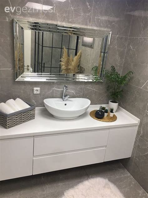 Öncesi Sonrası Geçmişine Sünger Çeken Modern Bir Banyo Ev Gezmesi