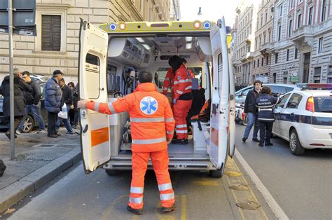 Incidente Sul Lungomare Di Salerno Uomo Travolto E Ucciso Mentre