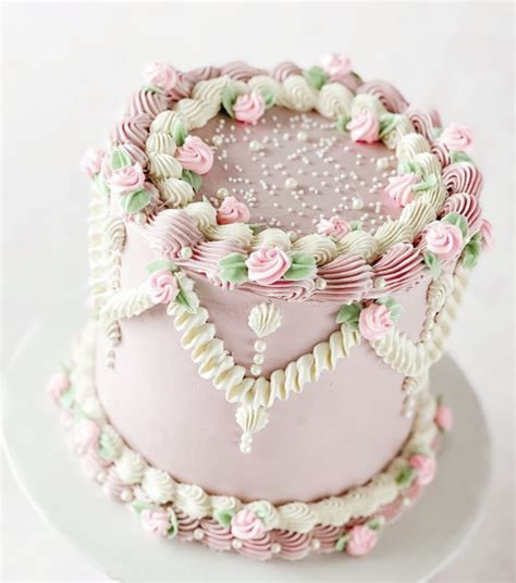 15 Amazing Vintage Cakes You Will Love Find Your Cake Inspiration Vintage Birthday Cakes