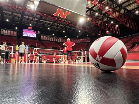 No. 1 Nebraska volleyball sweeps Lipscomb