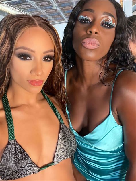 Wwe Boobs On Twitter Sasha Banks And Naomi Wwe Smackdown