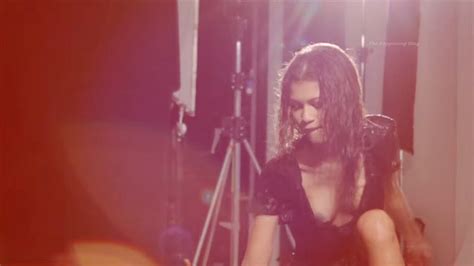 Zendaya Flashes Her Nude Tit Pics Video Thefappening