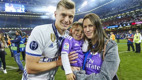 Subir Beber Agua Herencia Novias De Jugadores Del Real Madrid