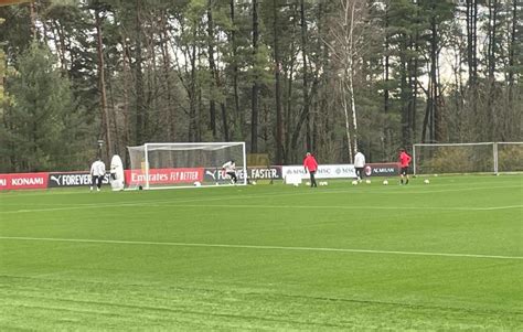 Foto Mn Portieri Gi In Campo A Milanello Per La Rifinitura