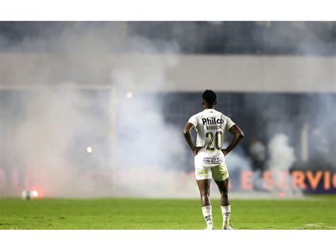 ATUAÇÕES Ninguém do Santos se salva e Mendoza é o menos pior em