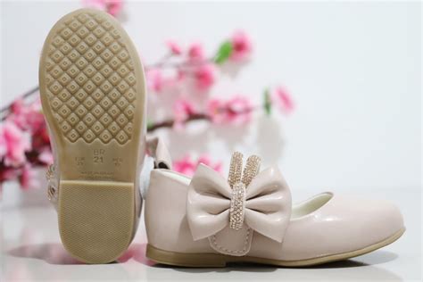 Sapatilha Nude Verniz Aplique De Lacinho E Tiras C Strass Elo