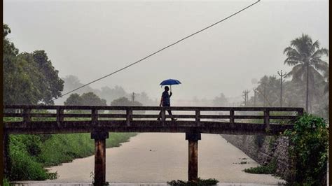 Imd Warns Of Heavy Rain In Kerala Issues Red Alert Latest News India