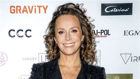 Odziana w czarne bikini Monika Mrozowska czaruje na zdjęciu z 4 letnim synem odsłaniając