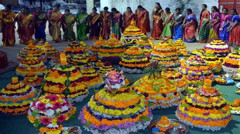 Bathukamma పూలపండుగలో చివరి రోజు సద్దుల బతుకమ్మకు వేళాయే నేడు గంగమ్మ