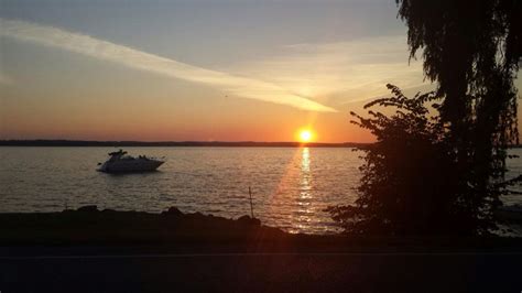 Picture Of The Sunset On Lake Simcoe Keswick Ontario Sunset Urban