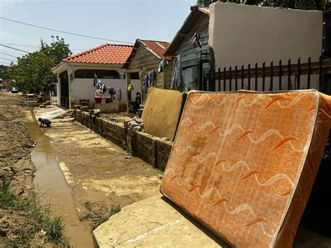 Villa V Squez Entre El Lodo Y Agua Estancada Debido A Las Lluvias A