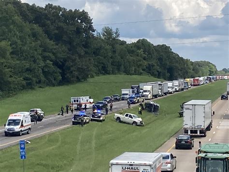 Multi-vehicle wreck shuts down traffic on Interstate 40 - WBBJ TV